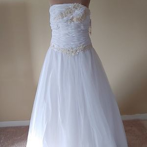 NWT Alyce Embellish A-Line Wedding Dress in White
